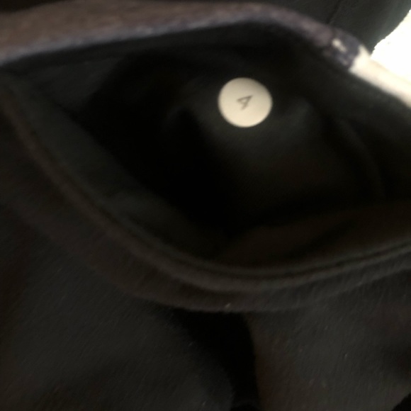 Lululemon Cropped Leggings - Picture 5 of 9